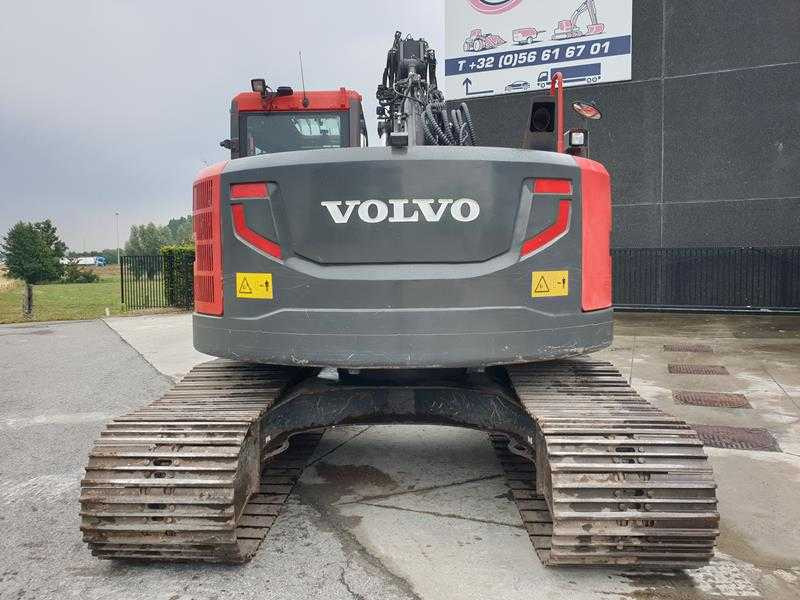 Volvo ECR 235 DL - Lánctalpas kotró: 5 kép. Volvo ECR 235 DL - Lánctalpas kotró: 5 kép.