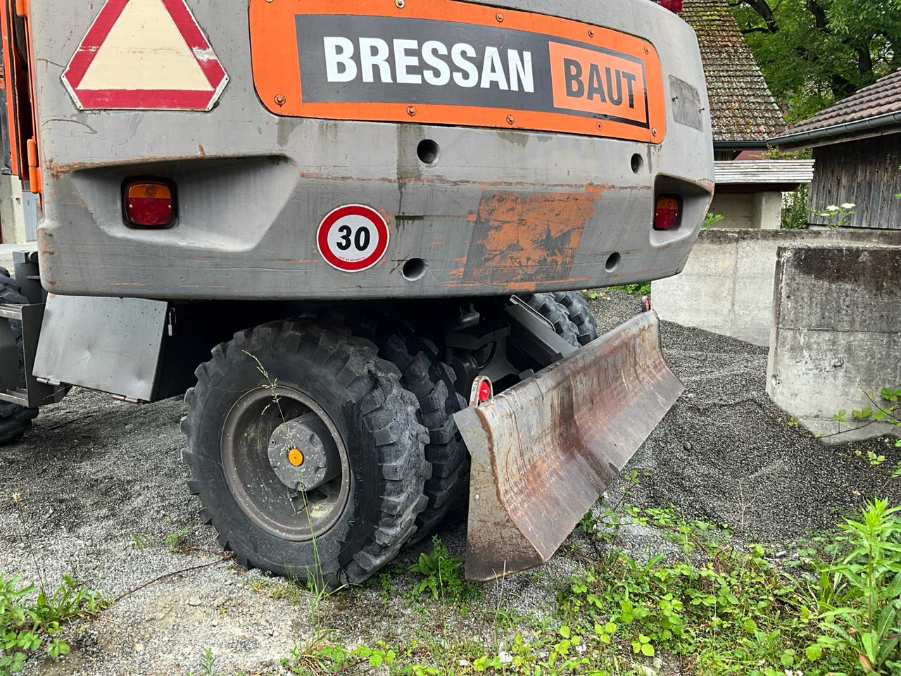 Volvo EW 150 C - Gumikerekes kotró: 5 kép. Volvo EW 150 C - Gumikerekes kotró: 5 kép.