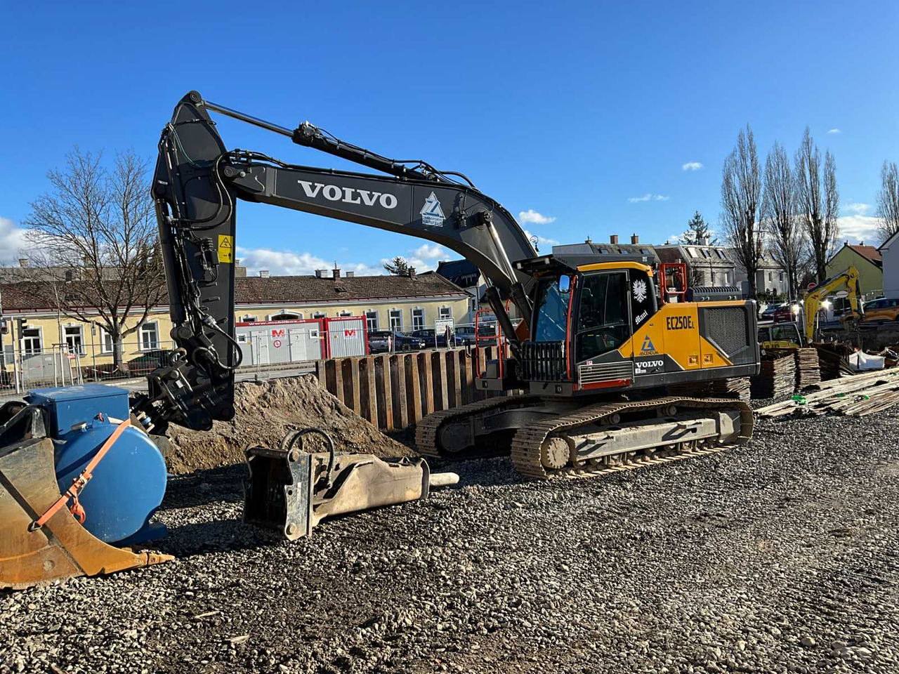 Volvo EXCAVATOR / EC250EL Hybrid - Lánctalpas kotró: 3 kép. Volvo EXCAVATOR / EC250EL Hybrid - Lánctalpas kotró: 3 kép.
