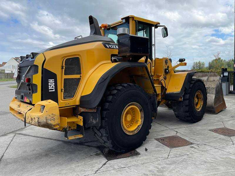 Volvo L150H - Gumikerekes homlokrakodó: 4 kép. Volvo L150H - Gumikerekes homlokrakodó: 4 kép.