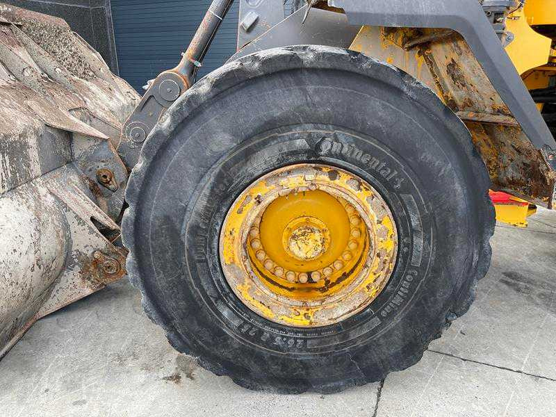 Volvo L150H - Gumikerekes homlokrakodó: 5 kép. Volvo L150H - Gumikerekes homlokrakodó: 5 kép.