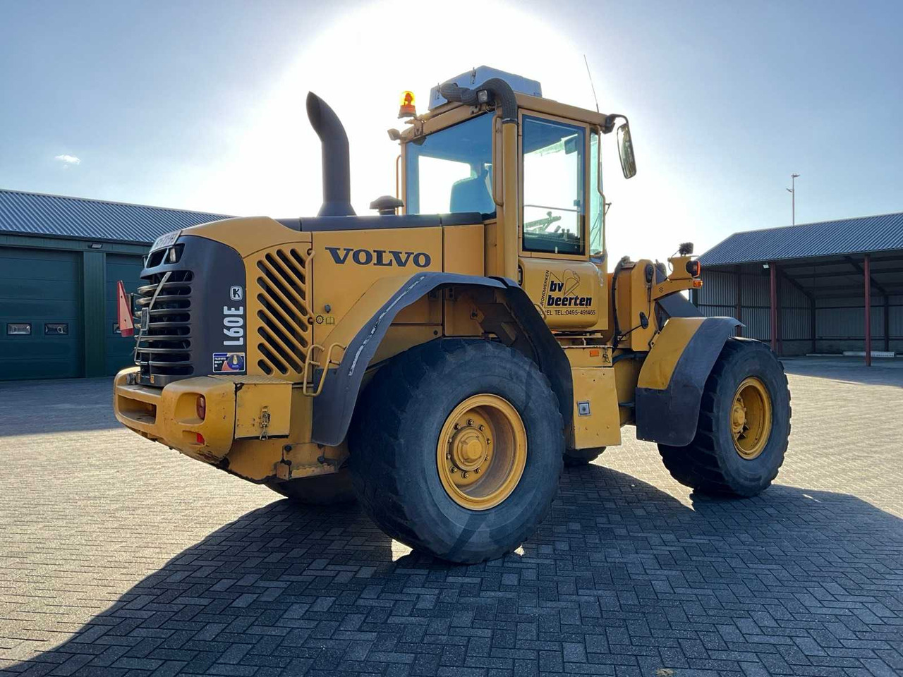 Volvo L60E - Gumikerekes homlokrakodó: 3 kép. Volvo L60E - Gumikerekes homlokrakodó: 3 kép.