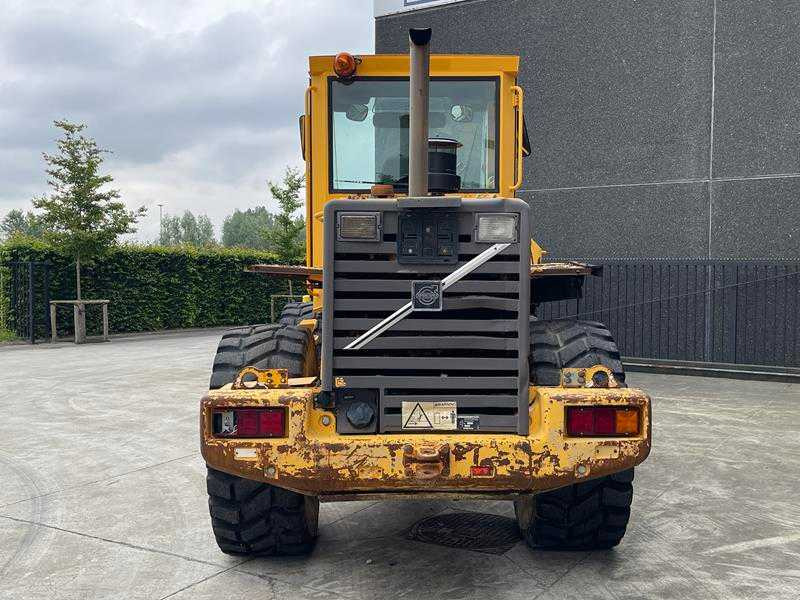 Volvo L70C - Mini homlokrakodó: 4 kép. Volvo L70C - Mini homlokrakodó: 4 kép.