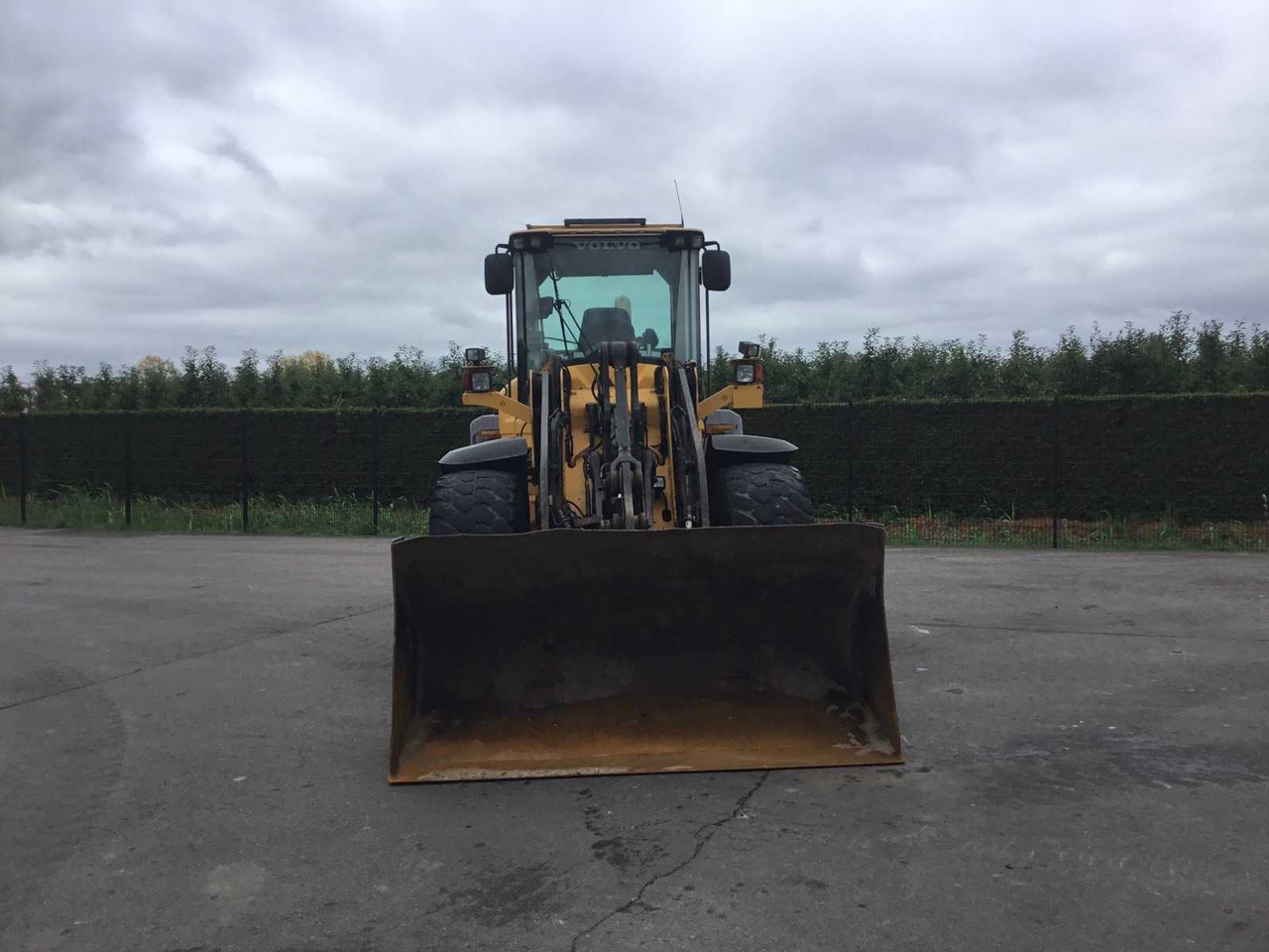 Volvo L70G - Gumikerekes homlokrakodó: 3 kép. Volvo L70G - Gumikerekes homlokrakodó: 3 kép.