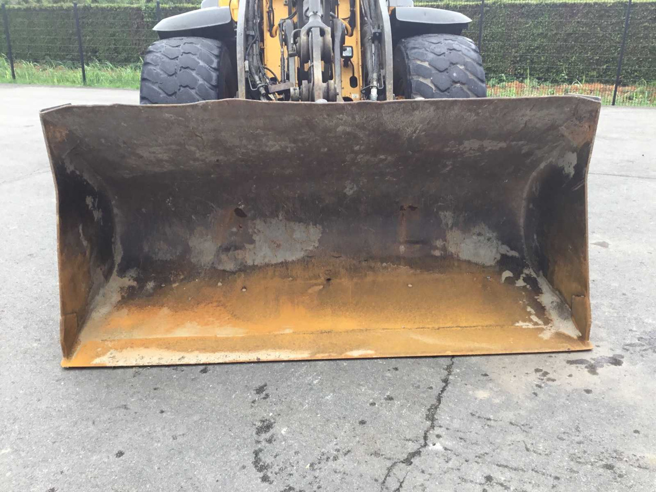 Volvo L70G - Gumikerekes homlokrakodó: 4 kép. Volvo L70G - Gumikerekes homlokrakodó: 4 kép.