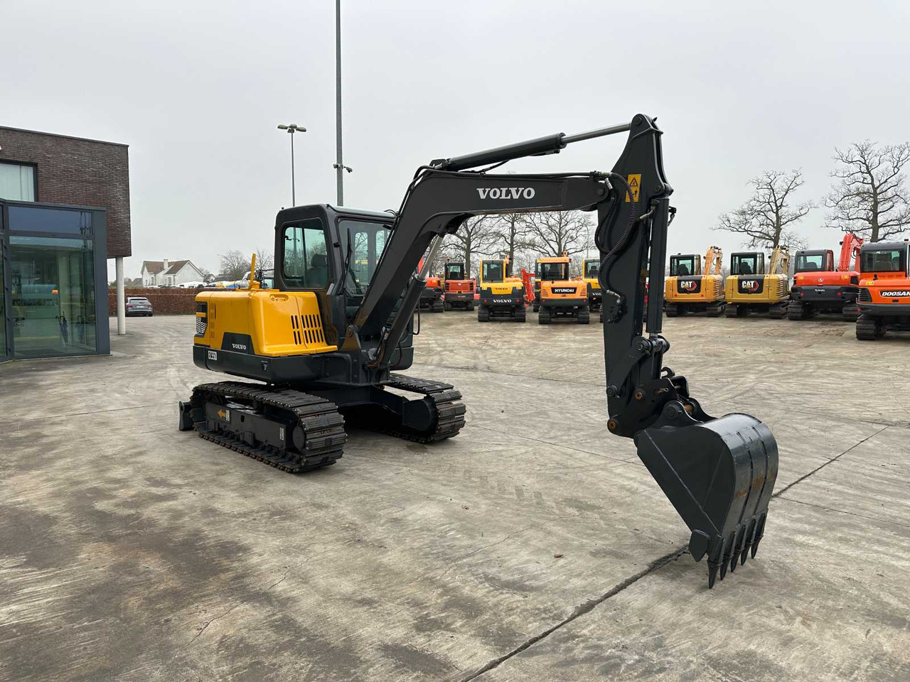 Volvo VOLVO - 2016 - EC55D - MIDI EXCAVATOR - Lánctalpas kotró: 3 kép. Volvo VOLVO - 2016 - EC55D - MIDI EXCAVATOR - Lánctalpas kotró: 3 kép.