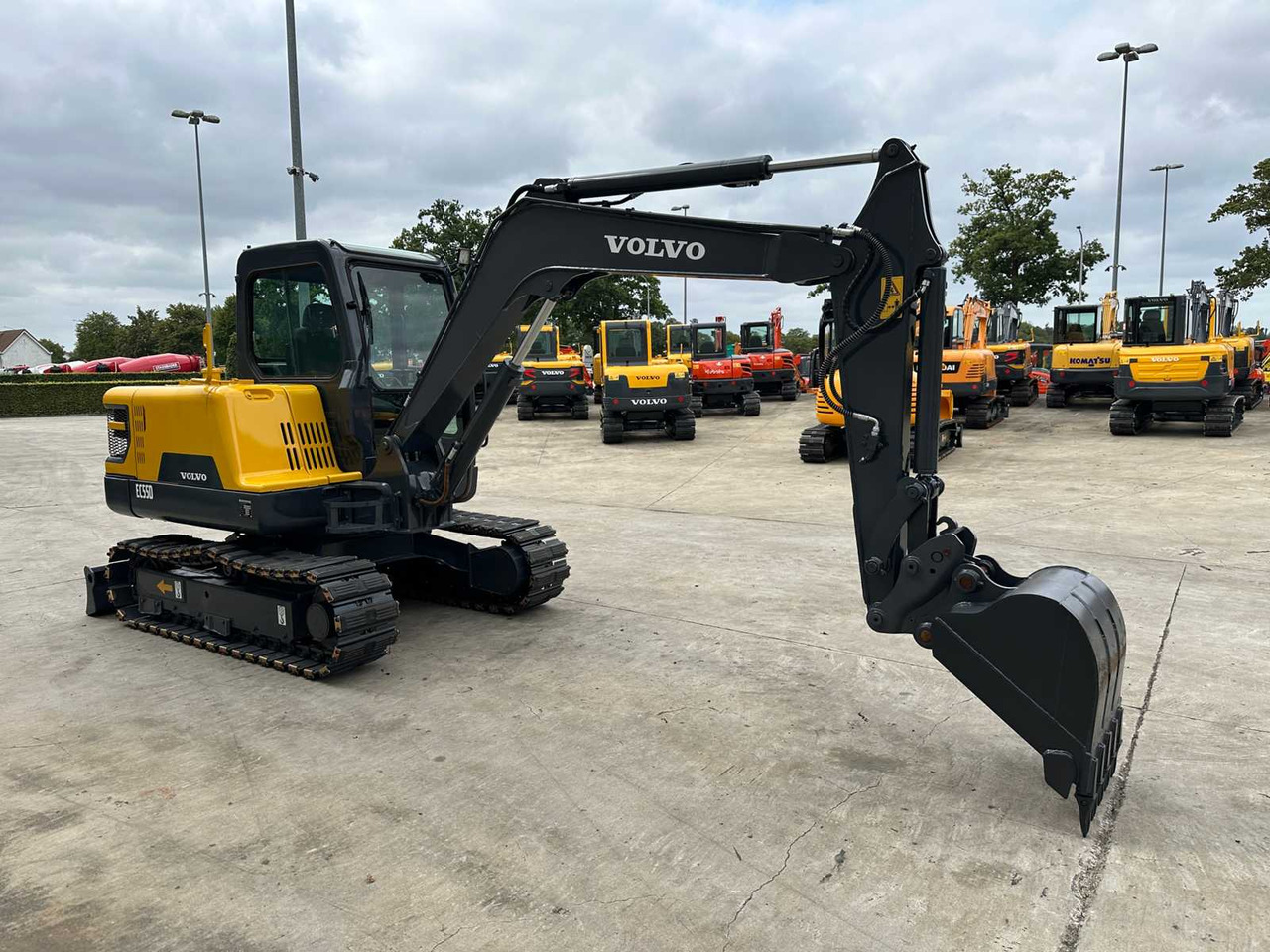 Volvo VOLVO - 2019 - EC55D - MIDI EXCAVATOR - Lánctalpas kotró: 3 kép. Volvo VOLVO - 2019 - EC55D - MIDI EXCAVATOR - Lánctalpas kotró: 3 kép.
