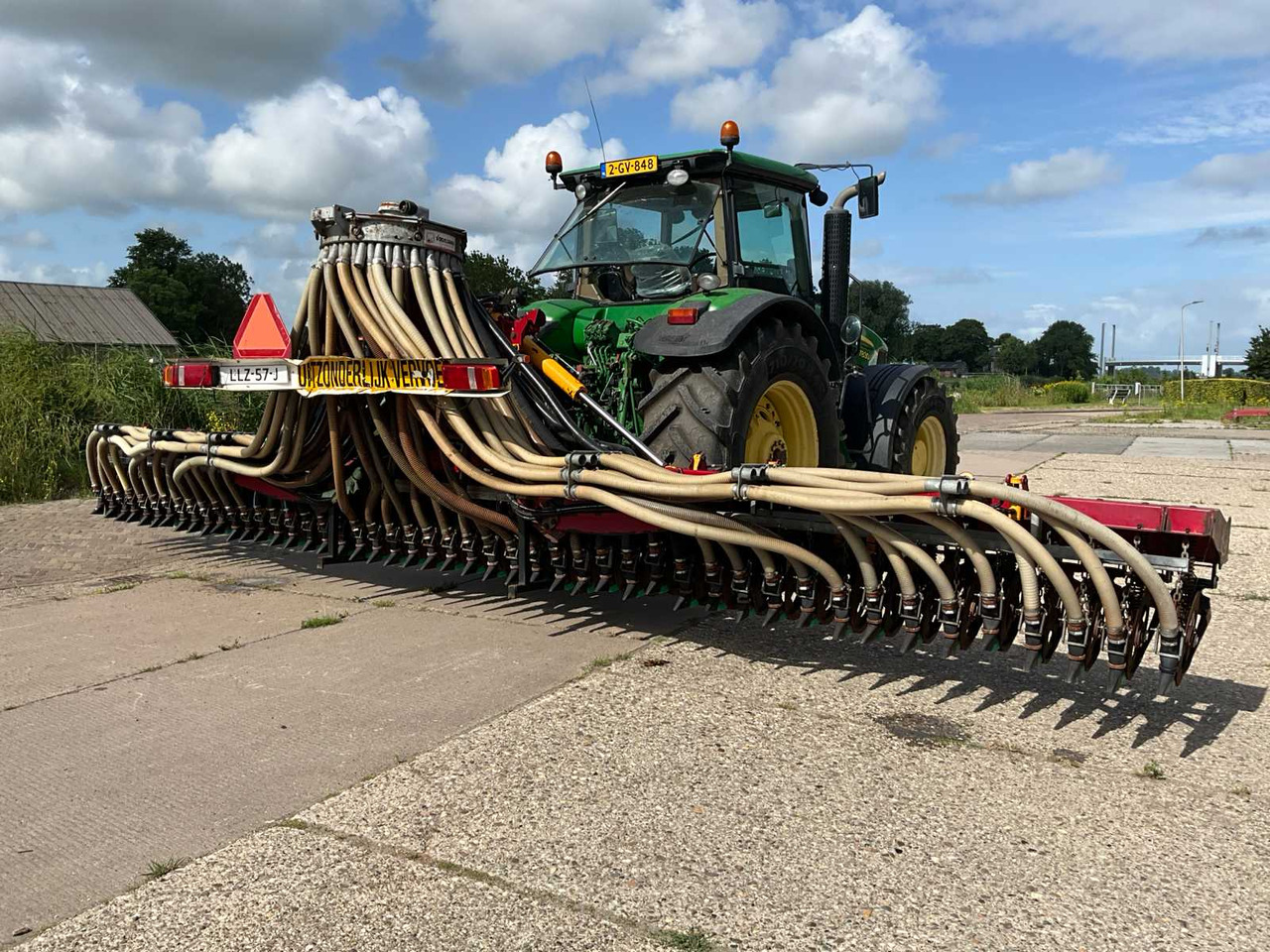 Vredo ZB3-8448 - Műtrágyaszóró gép: 2 kép. Vredo ZB3-8448 - Műtrágyaszóró gép: 2 kép.