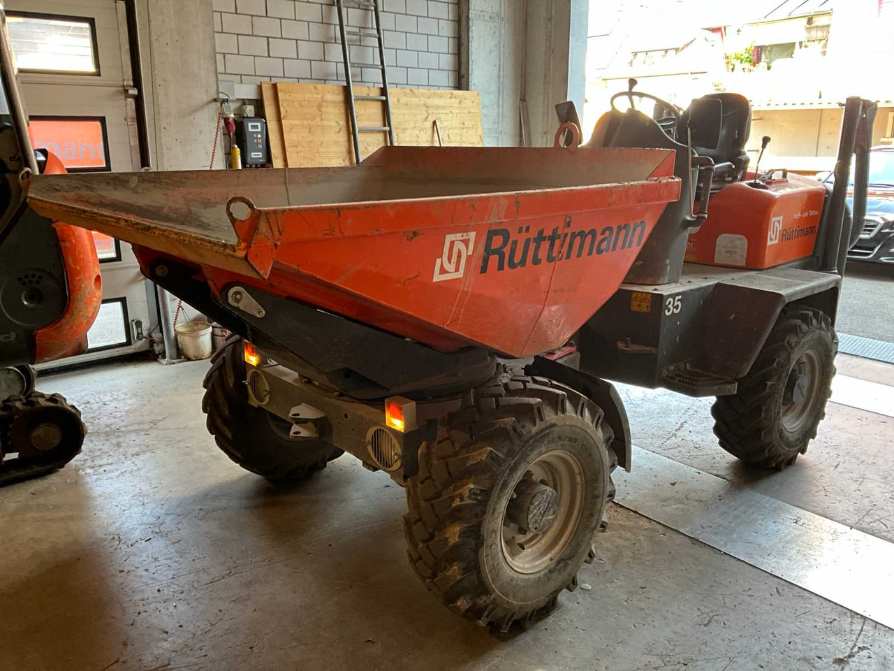 Wacker Neuson D04-02 - Minidömper: 4 kép. Wacker Neuson D04-02 - Minidömper: 4 kép.