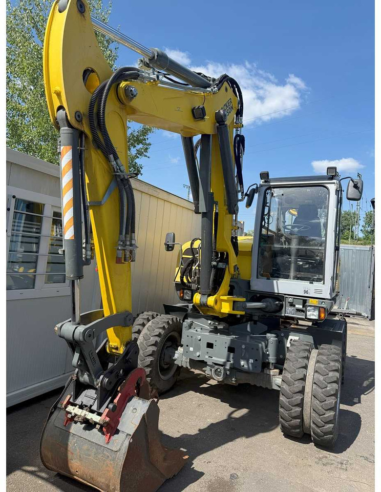 Wacker Neuson EW100 - Gumikerekes kotró: 3 kép. Wacker Neuson EW100 - Gumikerekes kotró: 3 kép.