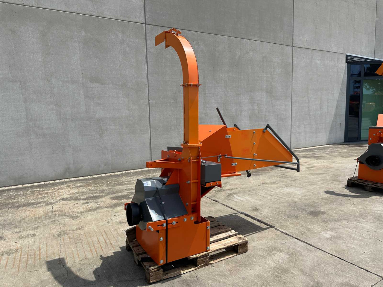 Wood chipper - Faaprító: 1 kép. Wood chipper - Faaprító: 1 kép.
