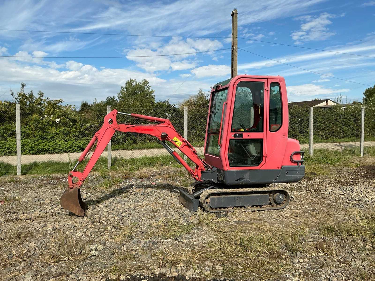 Yanmar B15 - 3 - Minikotró: 2 kép. Yanmar B15 - 3 - Minikotró: 2 kép.