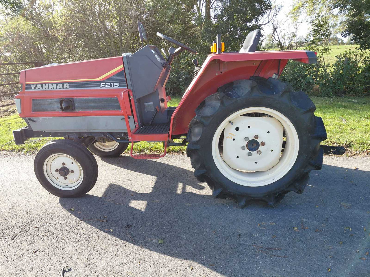 Yanmar F125 - Kistraktor: 1 kép. Yanmar F125 - Kistraktor: 1 kép.