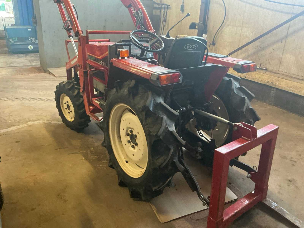 Yanmar F235 - Kistraktor: 5 kép. Yanmar F235 - Kistraktor: 5 kép.