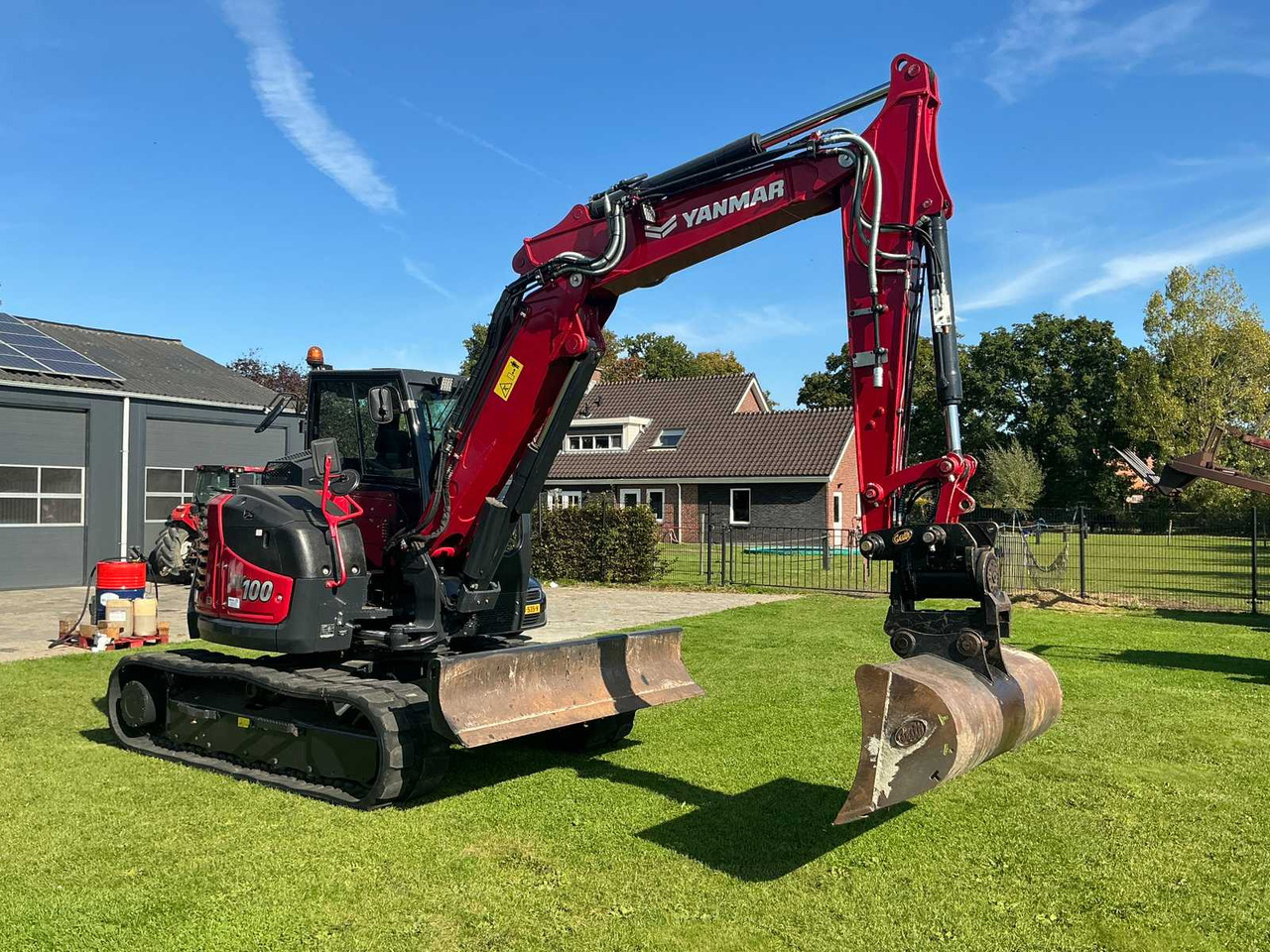 Yanmar SV-100-2A-2PB - Lánctalpas kotró: 2 kép. Yanmar SV-100-2A-2PB - Lánctalpas kotró: 2 kép.