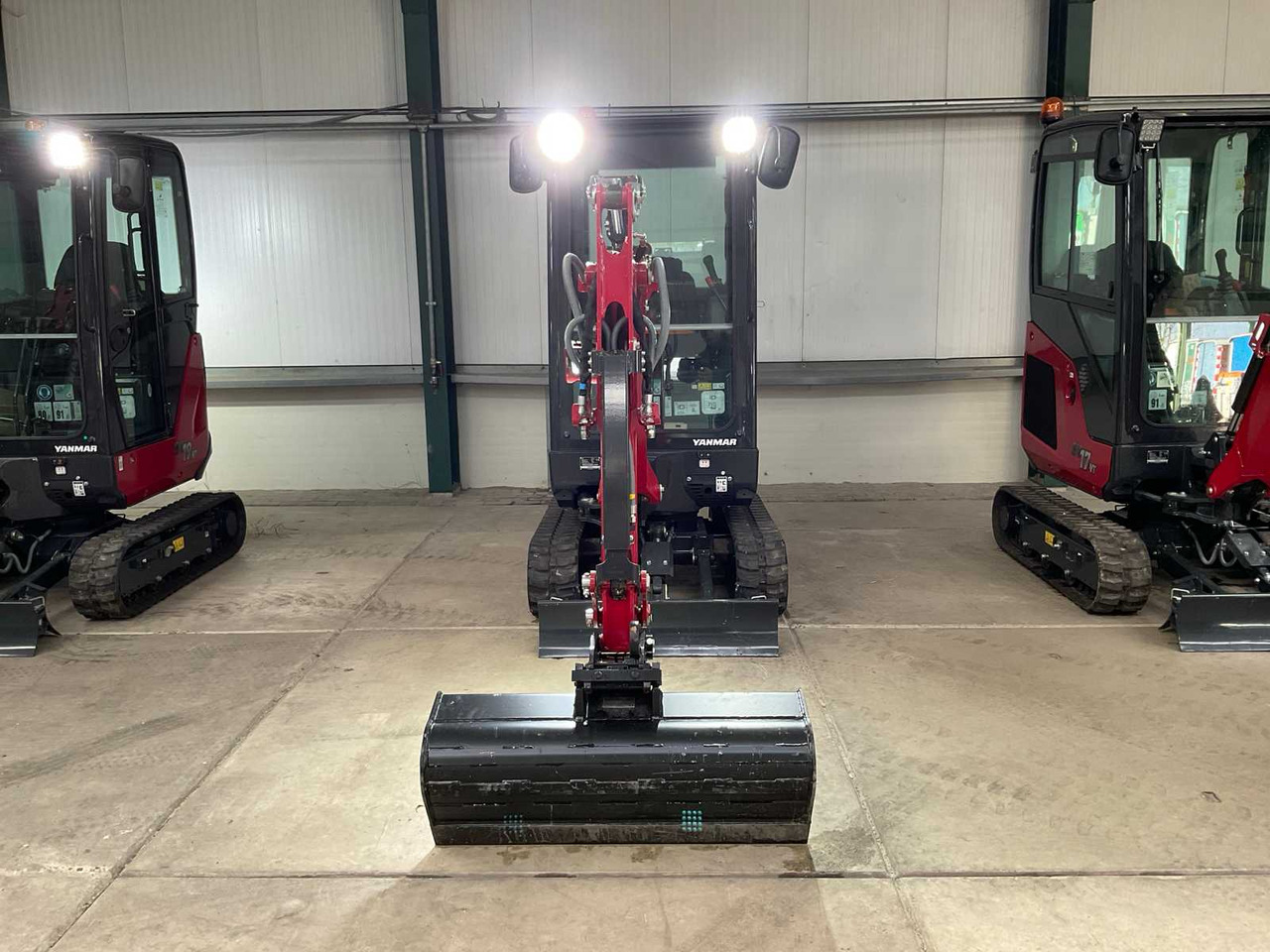 Yanmar SV 15 VT - Minikotró: 3 kép. Yanmar SV 15 VT - Minikotró: 3 kép.