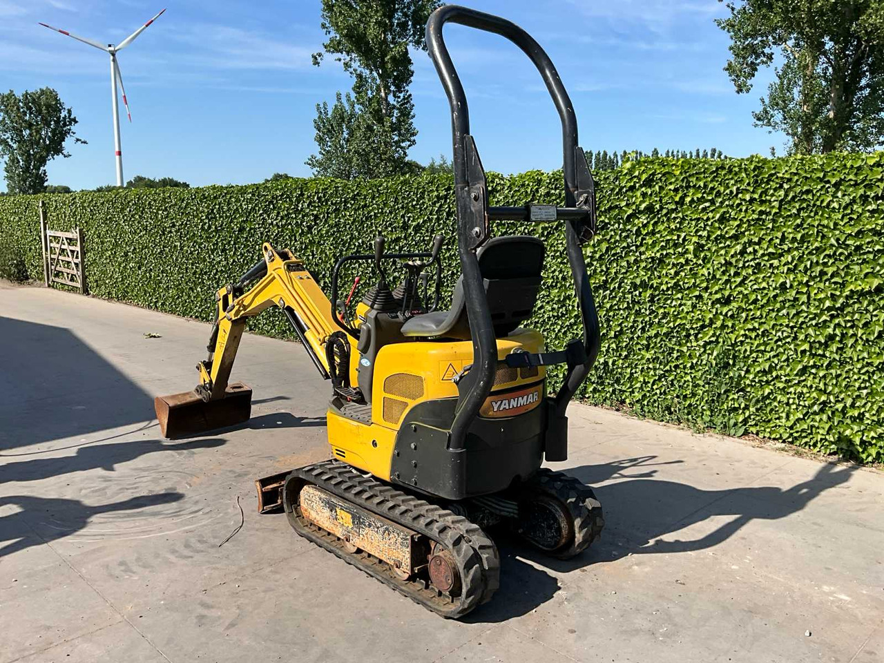 Yanmar SV08-1A Bagger - Minikotró: 3 kép. Yanmar SV08-1A Bagger - Minikotró: 3 kép.