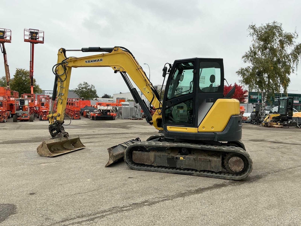 Yanmar SV100-2A - Lánctalpas kotró: 3 kép. Yanmar SV100-2A - Lánctalpas kotró: 3 kép.