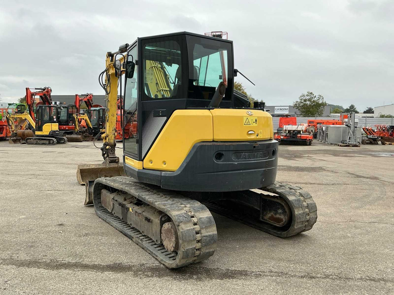 Yanmar SV100-2A - Lánctalpas kotró: 4 kép. Yanmar SV100-2A - Lánctalpas kotró: 4 kép.