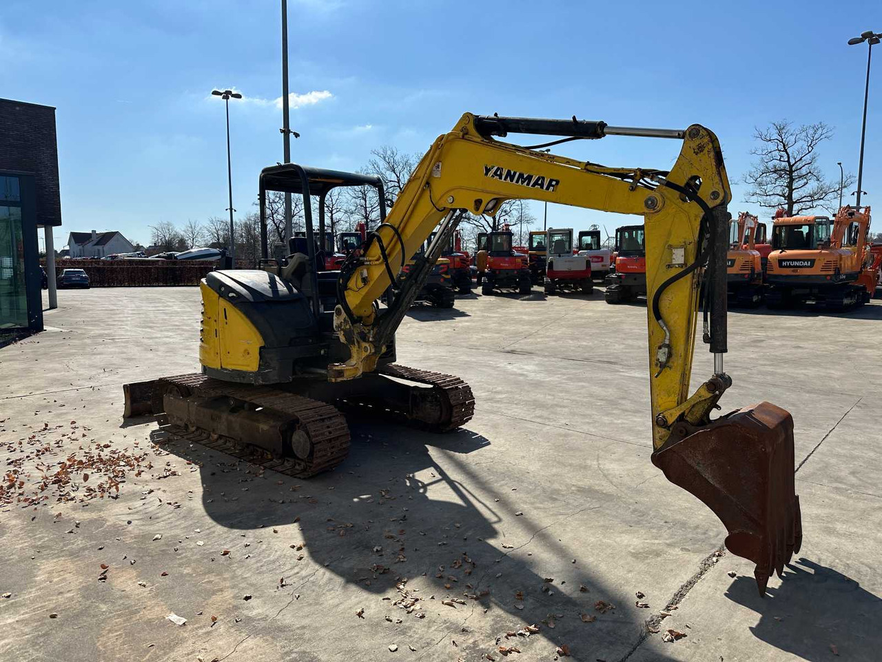 Yanmar VIO45-6B - Lánctalpas kotró: 3 kép. Yanmar VIO45-6B - Lánctalpas kotró: 3 kép.