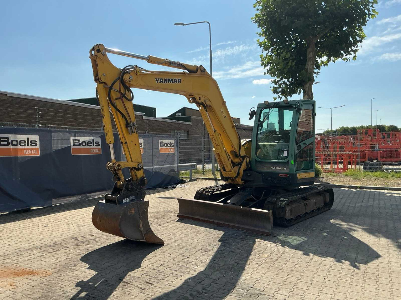 Yanmar ViO80-U - Lánctalpas kotró: 2 kép. Yanmar ViO80-U - Lánctalpas kotró: 2 kép.