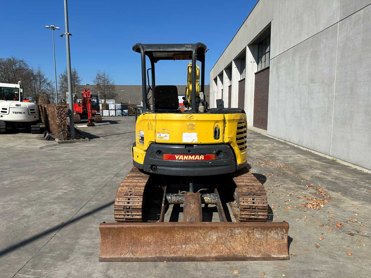 Yanmar Vio45 - Lánctalpas kotró: 5 kép. Yanmar Vio45 - Lánctalpas kotró: 5 kép.