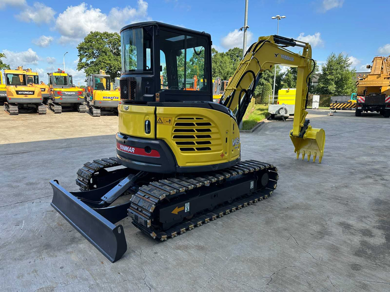 Yanmar Vio55-6B - Lánctalpas kotró: 4 kép. Yanmar Vio55-6B - Lánctalpas kotró: 4 kép.