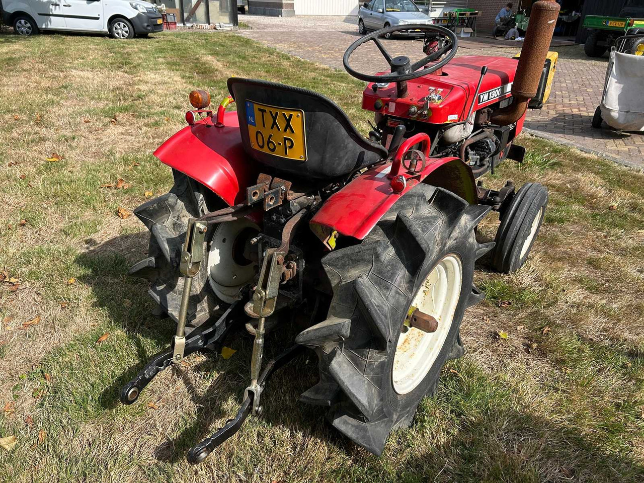 Yanmar YM1300 - Kistraktor: 3 kép. Yanmar YM1300 - Kistraktor: 3 kép.