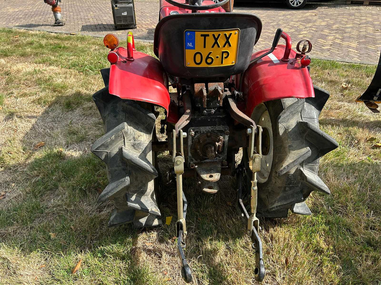 Yanmar YM1300 - Kistraktor: 4 kép. Yanmar YM1300 - Kistraktor: 4 kép.