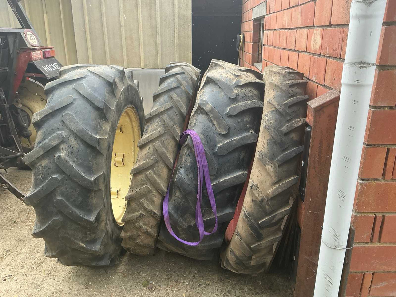 Zetor 7011 - Traktor: 4 kép. Zetor 7011 - Traktor: 4 kép.