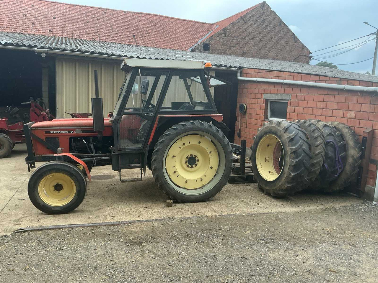 Zetor 7011 - Traktor: 2 kép. Zetor 7011 - Traktor: 2 kép.