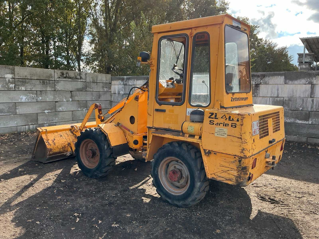 Zettelmeyer ZL401B - Gumikerekes homlokrakodó: 3 kép. Zettelmeyer ZL401B - Gumikerekes homlokrakodó: 3 kép.