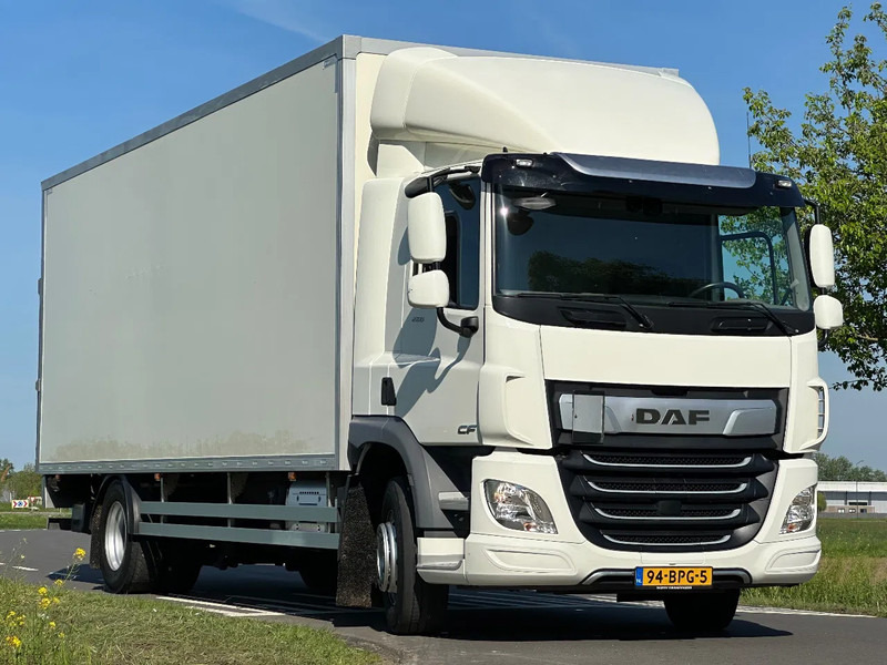 DAF CF 260 CF260.19 - Dobozos felépítményű teherautó: 2 kép. DAF CF 260 CF260.19 - Dobozos felépítményű teherautó: 2 kép.