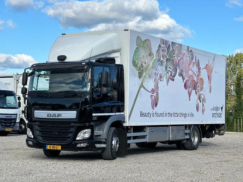 DAF CF 290 CF 290.18. EURO6. Geïsoleerde opbouw. - Dobozos felépítményű teherautó: 1 kép. DAF CF 290 CF 290.18. EURO6. Geïsoleerde opbouw. - Dobozos felépítményű teherautó: 1 kép.