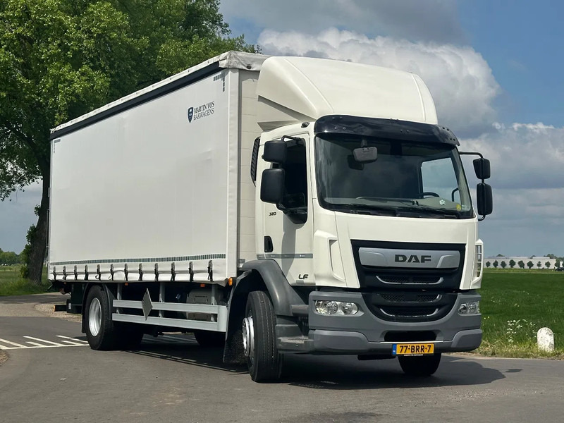 DAF CF 320 LF320.18 EURO6. SchuifzeilBakwagen met Laadklep. in TOPSTAAT! - Ponyvás teherautó: 2 kép. DAF CF 320 LF320.18 EURO6. SchuifzeilBakwagen met Laadklep. in TOPSTAAT! - Ponyvás teherautó: 2 kép.