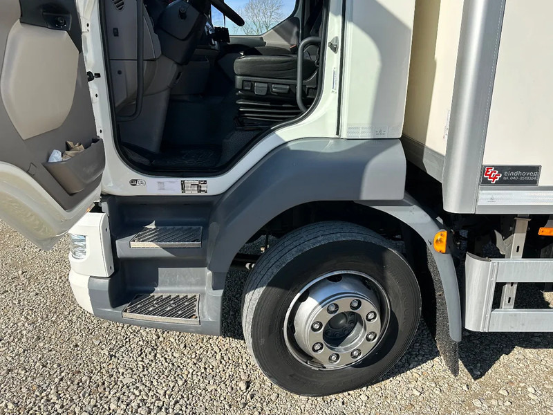DAF LF 210 210.12 - Dobozos felépítményű teherautó: 5 kép. DAF LF 210 210.12 - Dobozos felépítményű teherautó: 5 kép.