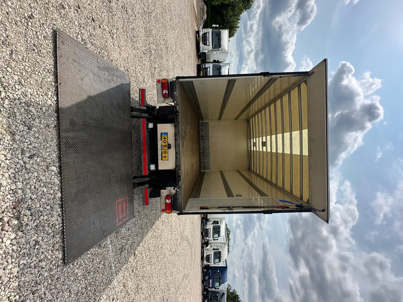 DAF LF 210 LF210 - Dobozos felépítményű teherautó: 3 kép. DAF LF 210 LF210 - Dobozos felépítményű teherautó: 3 kép.