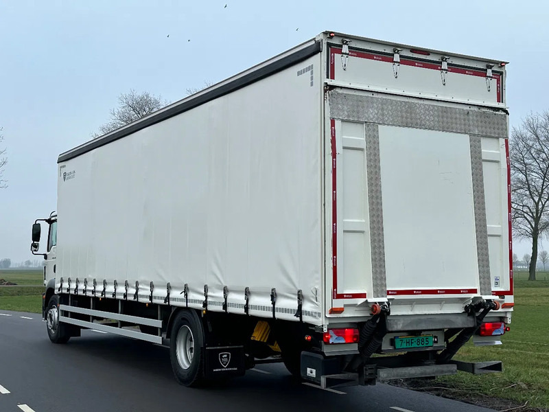MAN TGM TGM. 15.250. EURO6. 2020. Schuifzeil Bakwagen met Laadklep 990x248x270 - Ponyvás teherautó: 3 kép. MAN TGM TGM. 15.250. EURO6. 2020. Schuifzeil Bakwagen met Laadklep 990x248x270 - Ponyvás teherautó: 3 kép.