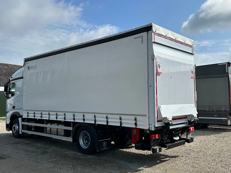 Mercedes-Benz Actros 1843 ACTROS 1843L 2022. 183432km Schuifzeil met Laadklep 2000kg - Ponyvás teherautó: 5 kép. Mercedes-Benz Actros 1843 ACTROS 1843L 2022. 183432km Schuifzeil met Laadklep 2000kg - Ponyvás teherautó: 5 kép.