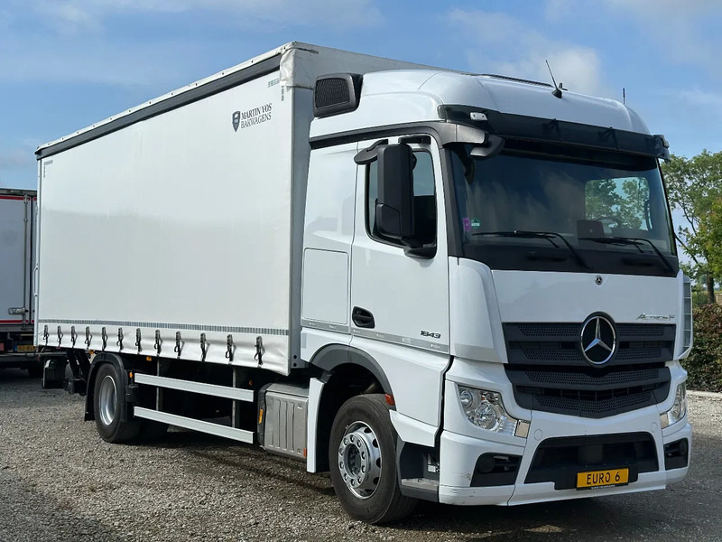 Mercedes-Benz Actros 1843 ACTROS 1843L 2022. 183432km Schuifzeil met Laadklep 2000kg - Ponyvás teherautó: 2 kép. Mercedes-Benz Actros 1843 ACTROS 1843L 2022. 183432km Schuifzeil met Laadklep 2000kg - Ponyvás teherautó: 2 kép.