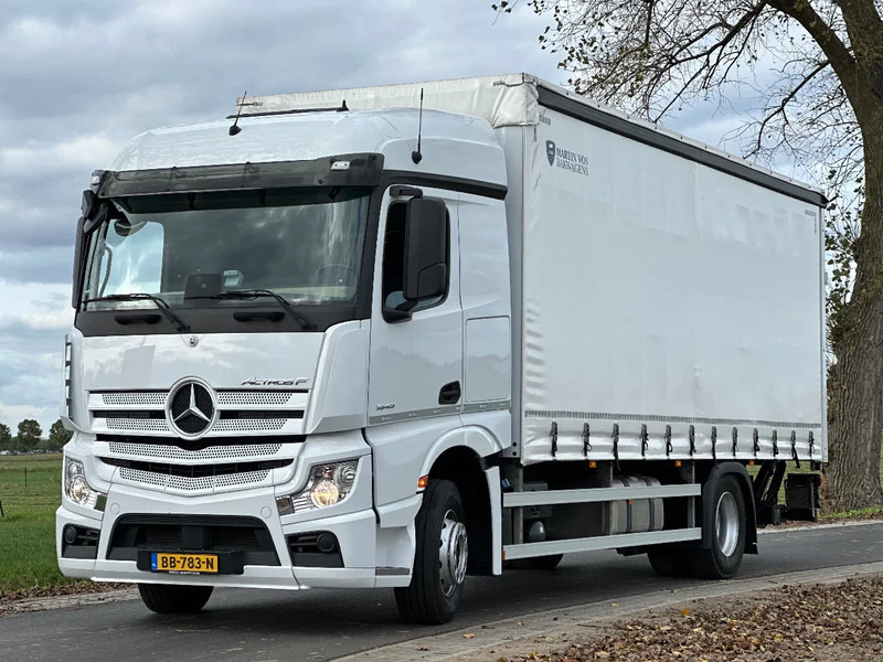 Mercedes-Benz Actros ACTROS 1843L 2022. 183432km Schuifzeil met Laadklep 2000kg - Ponyvás teherautó: 1 kép. Mercedes-Benz Actros ACTROS 1843L 2022. 183432km Schuifzeil met Laadklep 2000kg - Ponyvás teherautó: 1 kép.
