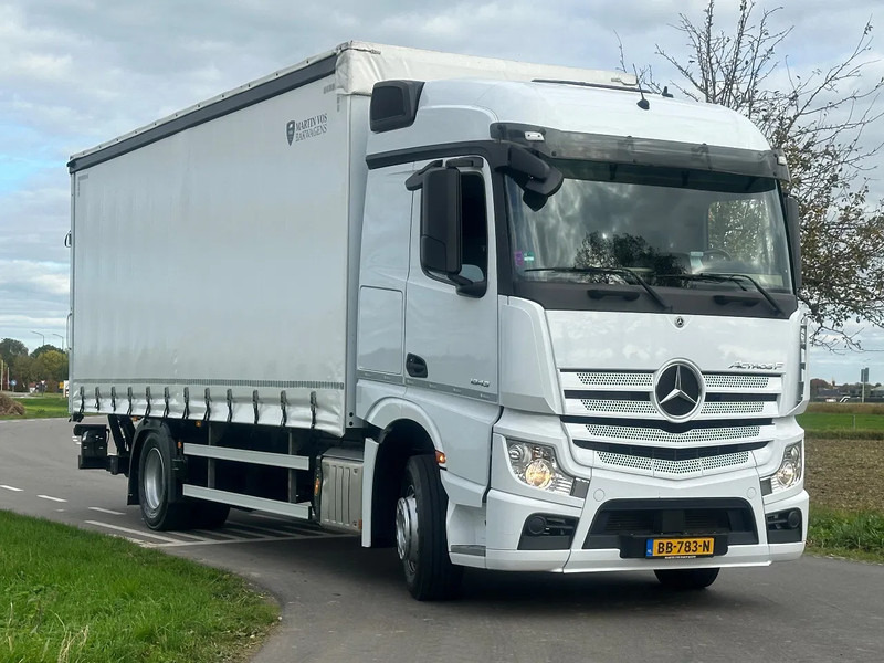 Mercedes-Benz Actros ACTROS 1843L 2022. 183432km Schuifzeil met Laadklep 2000kg - Ponyvás teherautó: 2 kép. Mercedes-Benz Actros ACTROS 1843L 2022. 183432km Schuifzeil met Laadklep 2000kg - Ponyvás teherautó: 2 kép.