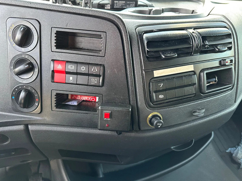 Mercedes-Benz Atego ATEGO1218 GEISOLEERDE OPBOUW 620x247x260! 2000kg Laadklep. lízing Mercedes-Benz Atego ATEGO1218 GEISOLEERDE OPBOUW 620x247x260! 2000kg Laadklep.: 11 kép.