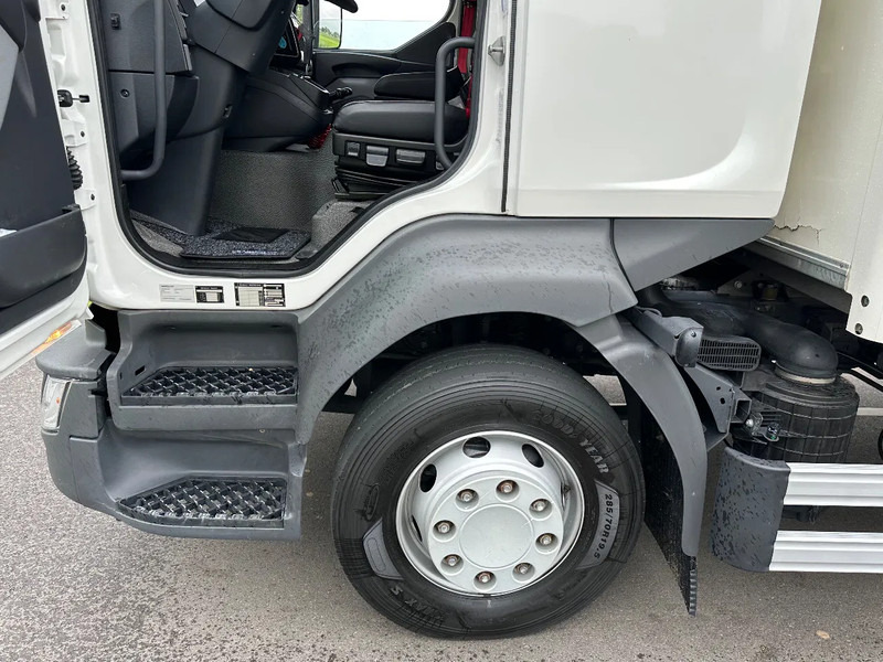 Renault D D250 DTI 8. 14T - Dobozos felépítményű teherautó: 5 kép. Renault D D250 DTI 8. 14T - Dobozos felépítményű teherautó: 5 kép.