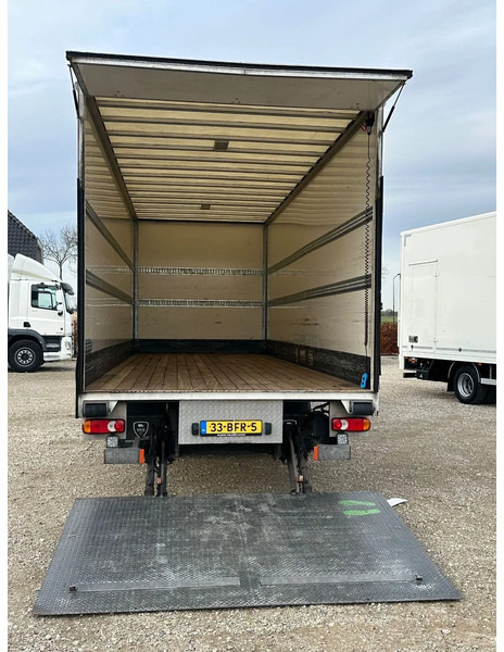 Dobozos felépítményű teherautó Renault D: 11 kép.