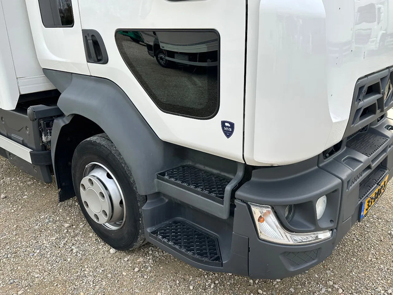 Dobozos felépítményű teherautó Renault D: 9 kép.