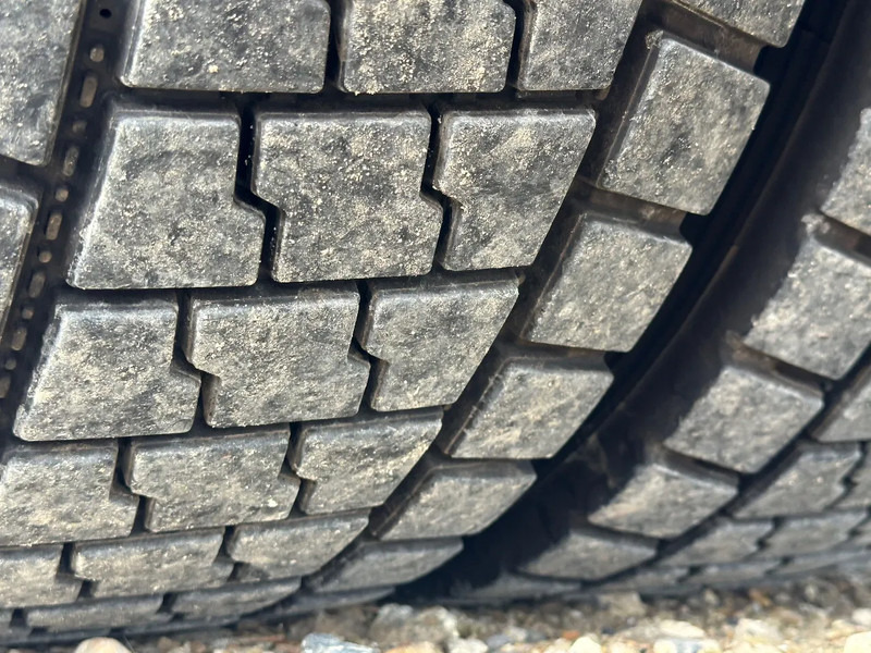 Dobozos felépítményű teherautó Renault D: 13 kép.