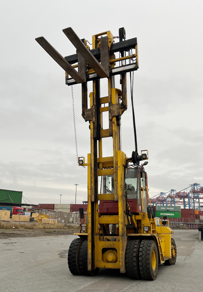 CVS Ferrari F16 - Konténer targoncá: 1 kép. CVS Ferrari F16 - Konténer targoncá: 1 kép.