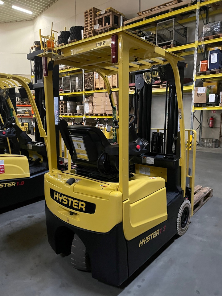 Hyster A1.3XNT - Elektromos targonca: 2 kép. Hyster A1.3XNT - Elektromos targonca: 2 kép.
