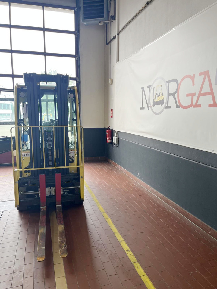 Hyster J1.6XNT MWB - Elektromos targonca: 3 kép. Hyster J1.6XNT MWB - Elektromos targonca: 3 kép.